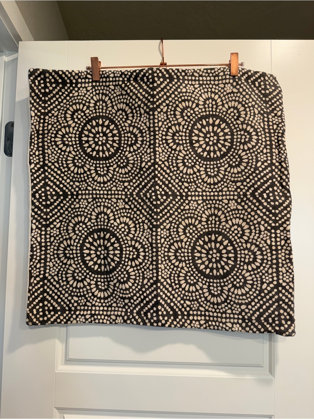 Pottery Barn Moroccan Mosaic Medallion Print Size 22 x 22 Pillow Sham Only